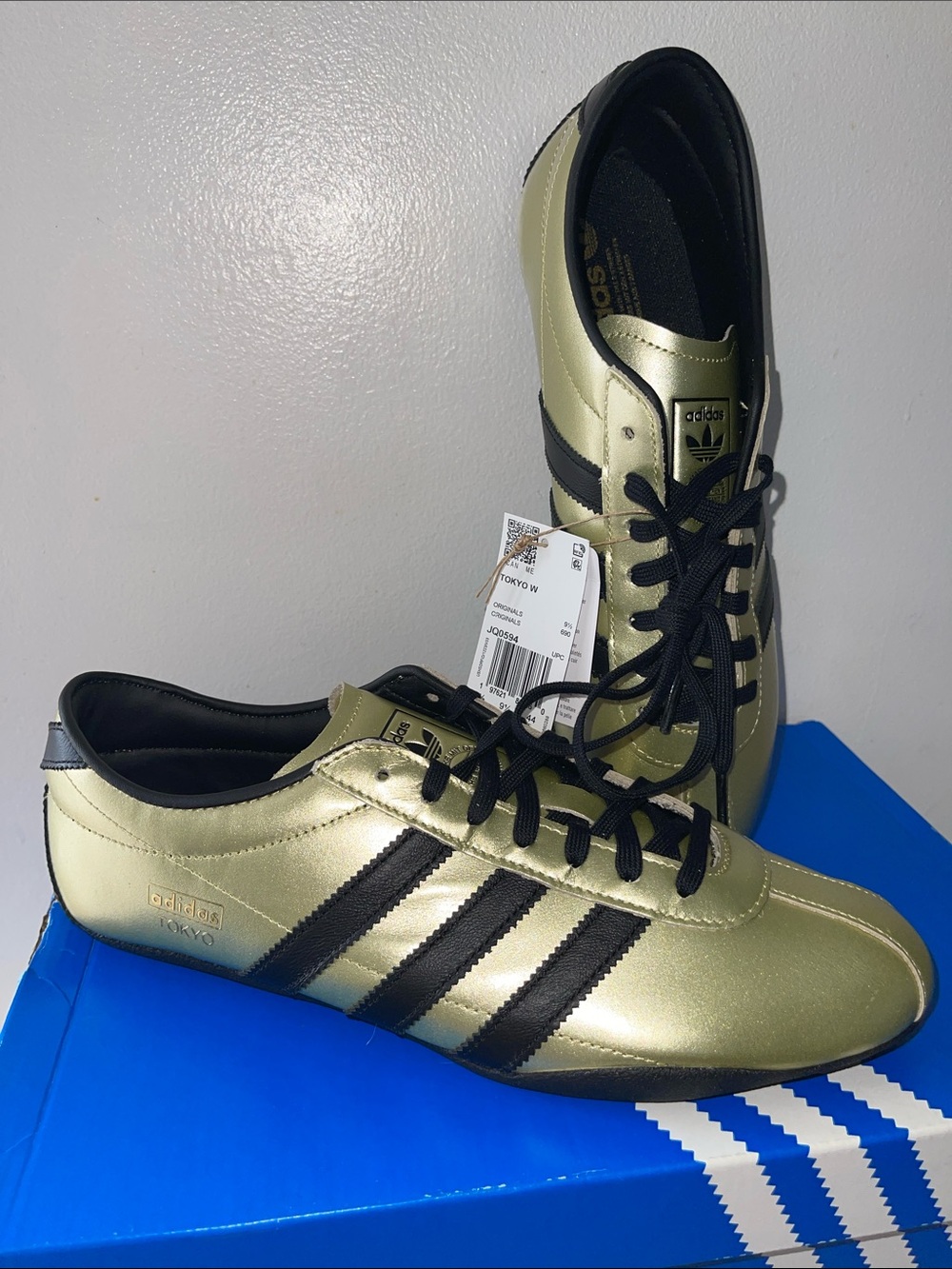 Adidas TOKYO Metallic Gold Sneakers with Black Stripes WOMEN’S sz 11 Men’s Sz 10
